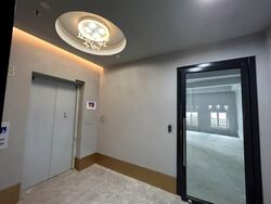 Apg Building (D1), Retail #588639021